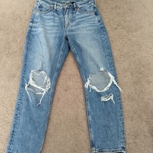 Strigid distressed mom jeans